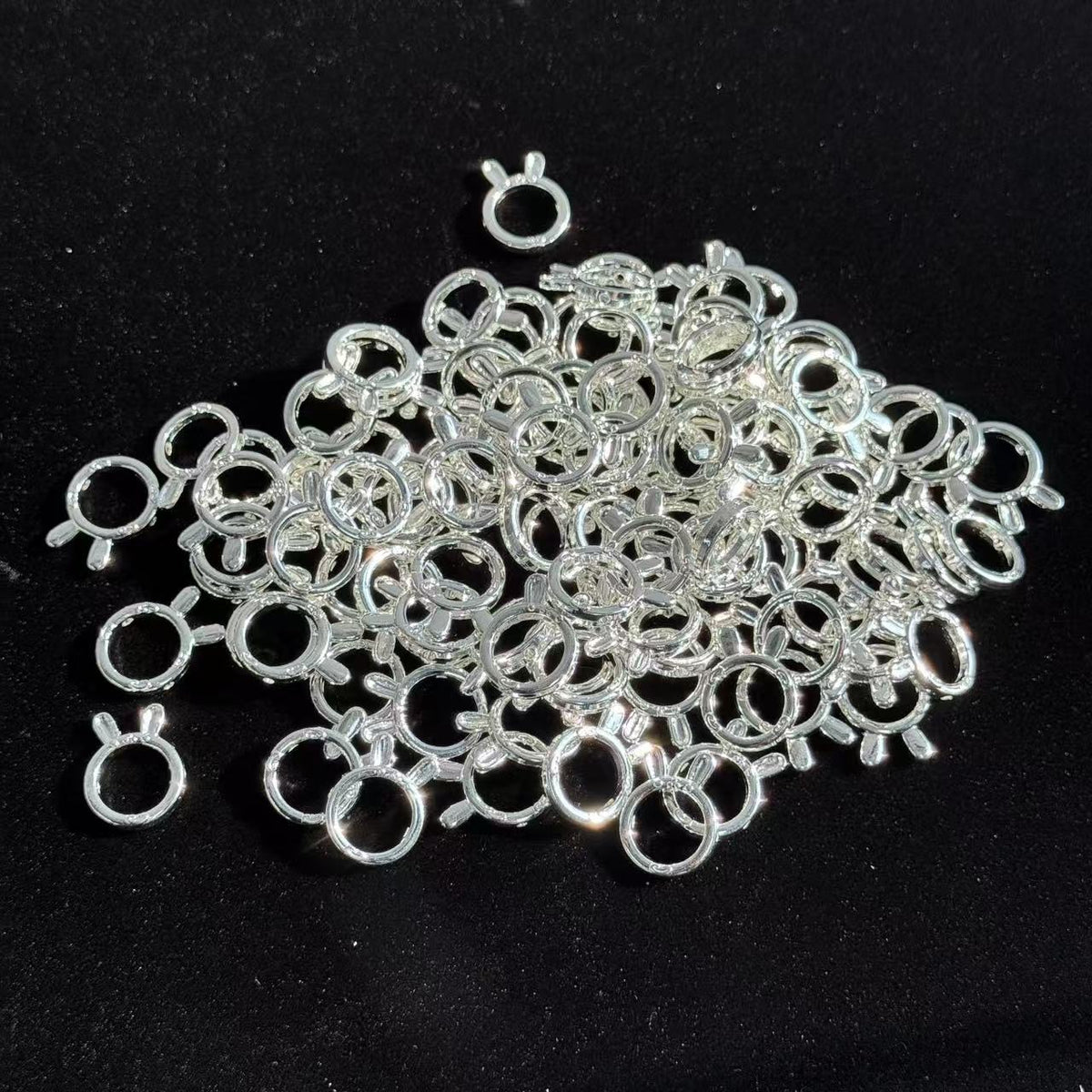 Silver bunny frame (big)  100pcs  ( inside11mm × outside15mm)